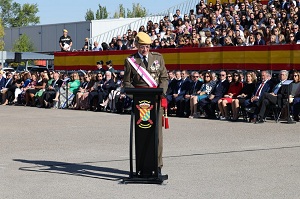 En su alocución, el general Jefe de la UME, teniente general Francisco Javier Marcos, agradeció a los militares el “haber optado por una profesión excepcional, ser militares”