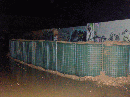 Barrera de contención con hesco-bastión