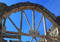 El sistema de refuerzo no se apoya en ninguna de sus partes, lo que se denomina apuntalamiento flotante