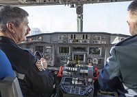 El general Alcañiz tuvo ocasión de sentarse a los mandos de uno de los 