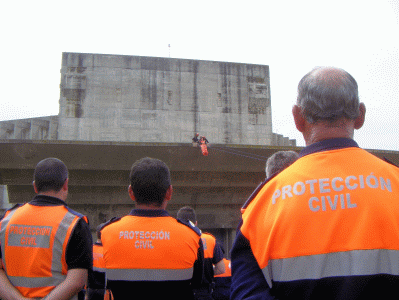 El BIEM III reliz&oacute; pr&aacute;cticas de rescate vertical en el Paraninfo del Complejo Educativo.