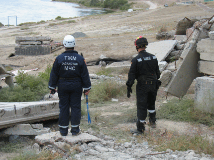 Un equipo cinológico del Batallón de Torrejón (Madrid) participa en el ejercicio “Zhetysu 2009” en Kazajstán