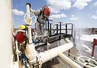 Un equipo conjunto de bomberos de Mallorca y UME puso en práctica la maniobra de enfriamiento, protección, aproximación e intervención sobre la válvula afectada