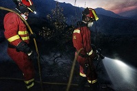 Durante la noche los efectivos han continuado realizando labores de vigilancia y enfriamiento del perímetro