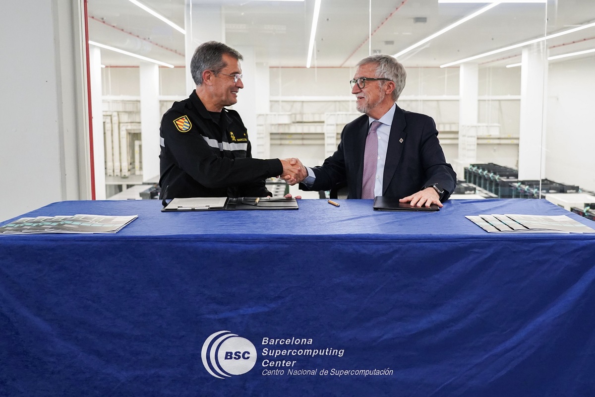 El acuerdo se ha firmado en la sede del BSC por el director del centro, Mateo Valero, y el General Jefe de la UME, Francisco Javier Marcos Izquierdo