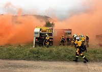La participación de 476 intervinientes, 141 vehículos, cuatro helicópteros y un avión 