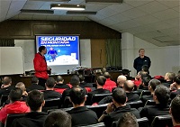 Jose Ignacio Amat Segura, miebro de la Federación de Deportes de Montaña y Escalada y Director de la Escuela Valenciana de Alta Montaña, impartió una conferencia sobre la gestión del riesgo y técnicas de seguridad en montaña