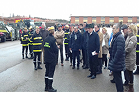 La comitiva recorrió las instalaciones, atendiendo a las explicaciones sobre los medios y capacidades de la Unidad Militar de Emergencias