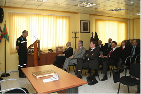 Alumnos y profesores de la primera edición del curso de altos estudios del ministerio del interior de Francia, son recibidos en las instalaciones del II Batallón de Intervención en Emergencias