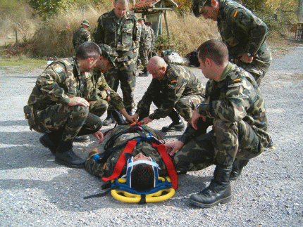 Evacuación, de unos 200 mts con una camilla tipo NEST, en la que transportarán a uno de sus componentes del equipo