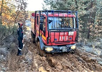 Práctica de conducción todoterreno en la Bse Conde de Gazola, sede del BIEM V