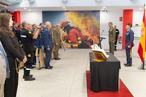 El general Fernando Martín cuenta con una extensa trayectoria militar. Ingreso en las Fuerzas Armadas en 1985 y pertenece a la XLII Promoción de la escala de oficiales del Ejército del Aire y del Espacio