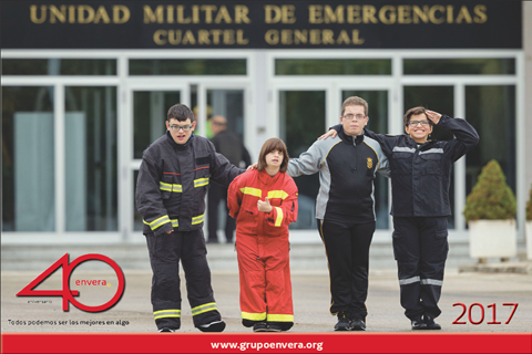 La Unidad Militar de Emergencias y las personas con discapacidad intelectual de Envera se unen en el Calendario Solidario 2017